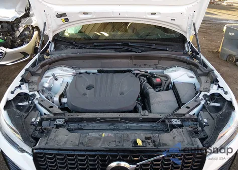 2025 Volvo Xc60 B5 Ultra z USA, uszkodzony, nr VIN YV4M12RM3S1026022